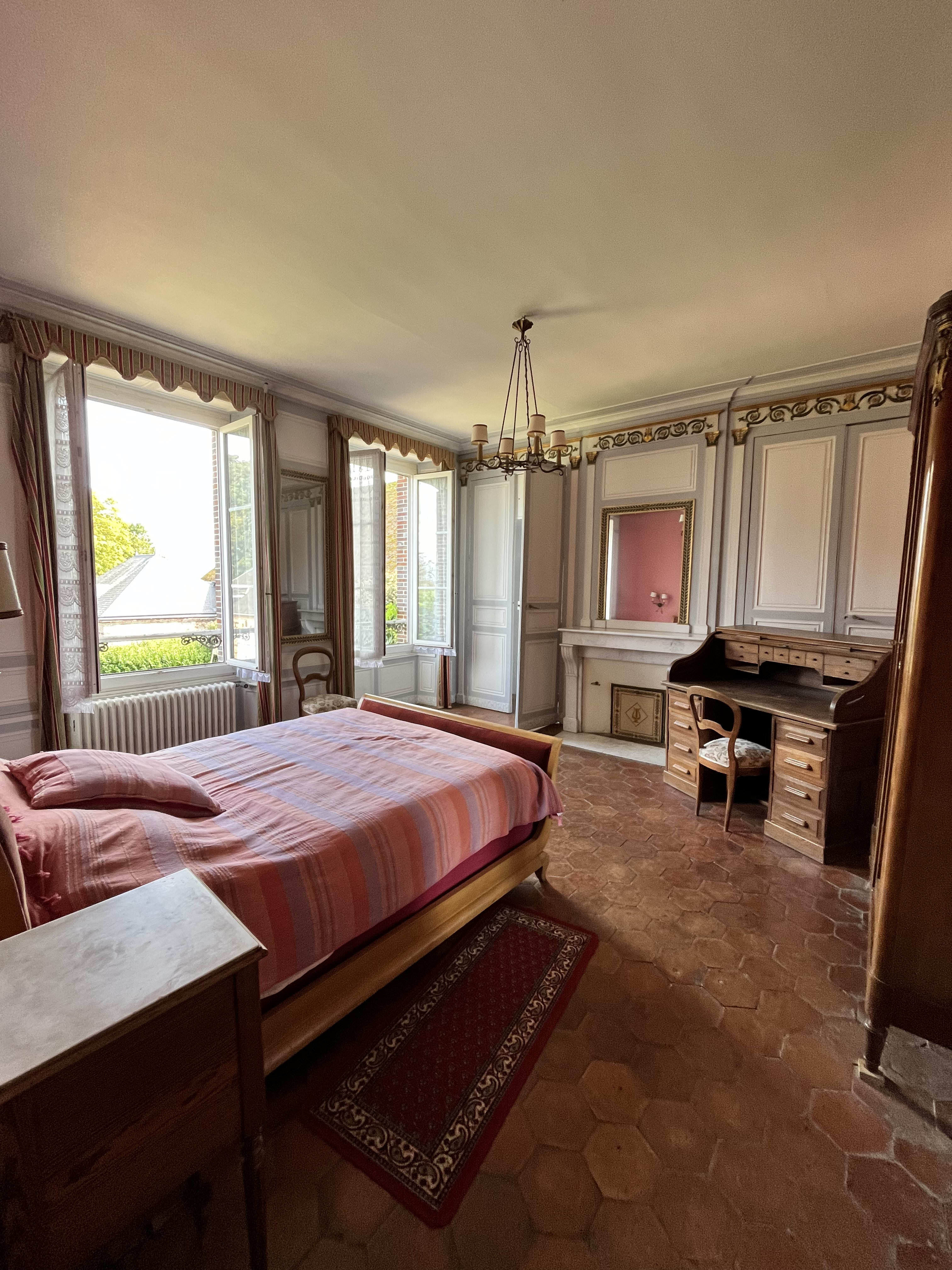 Chambre rose double du 1er étage du gîte de la Sablière