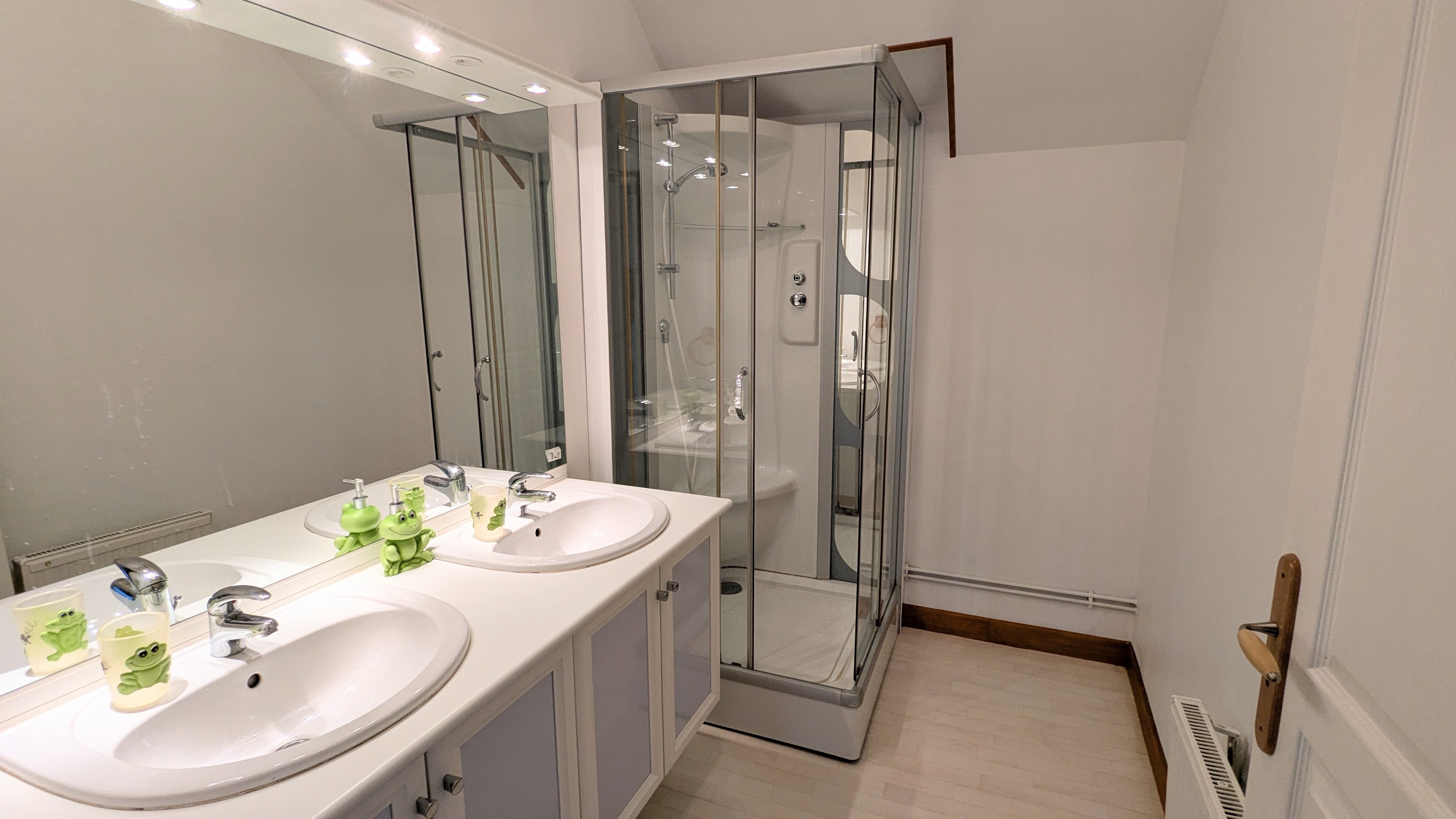 Salle de bain du 2e étage